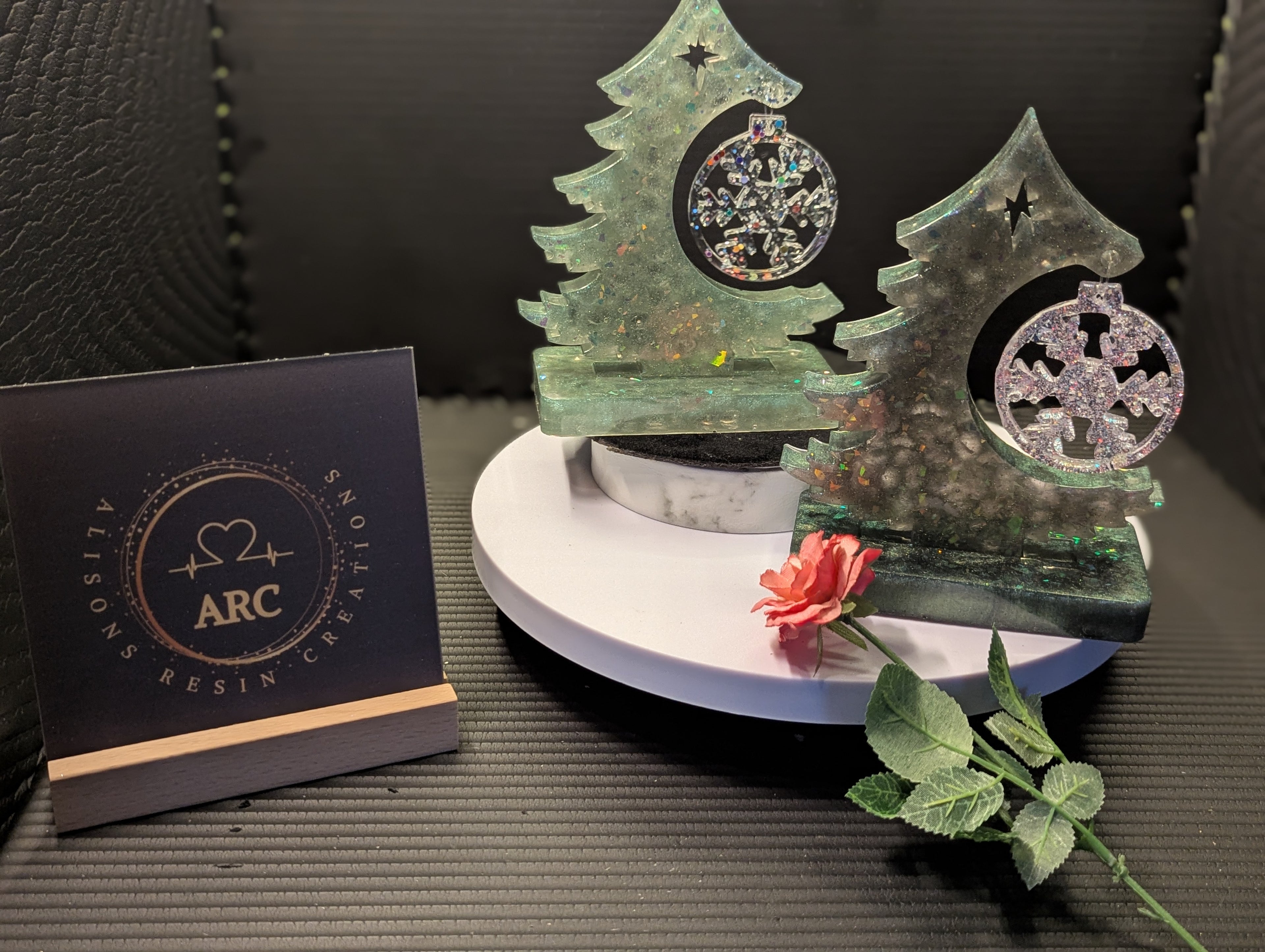 Christmas Tree with round bauble