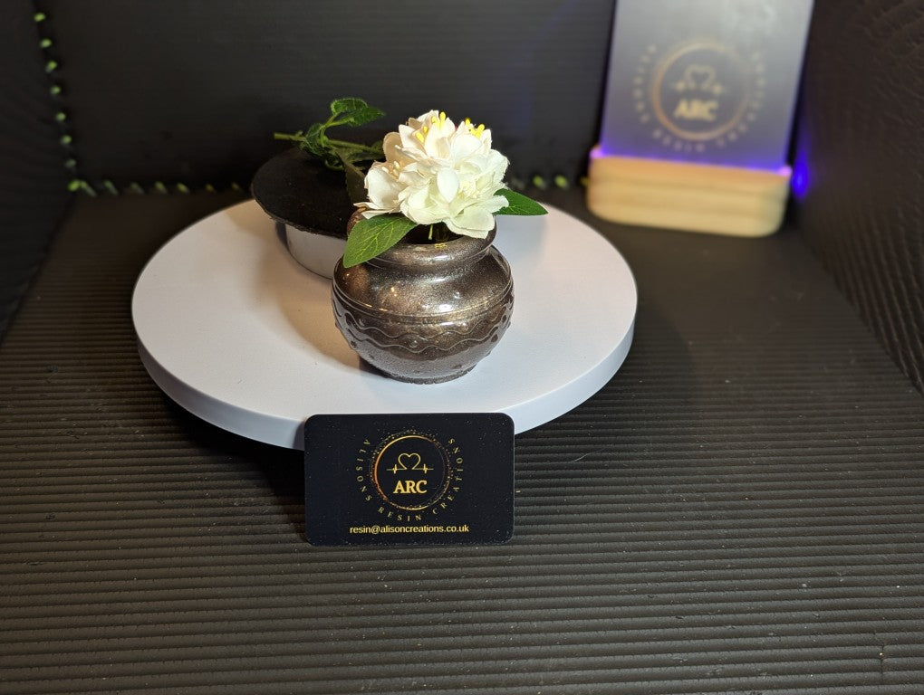 1 Small Bronze Plant pot