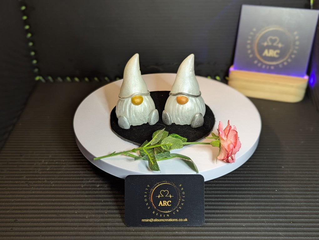 Set of 2 Sitting Gnomes